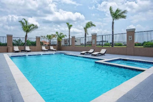 Hawthorn Suites by Wyndham McAllen - image 21