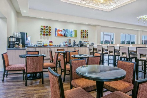 Hawthorn Suites by Wyndham McAllen - image 22