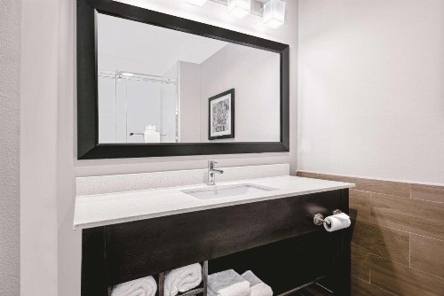 La Quinta by Wyndham McAllen Convention Center - image 12