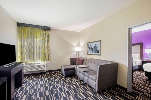 La Quinta by Wyndham McAllen Convention Center - image 27