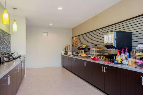 La Quinta by Wyndham McAllen Convention Center - image 33