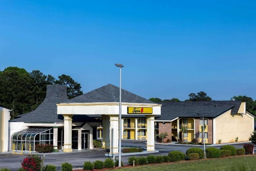 Howard Johnson by Wyndham McDonough GA - image 10