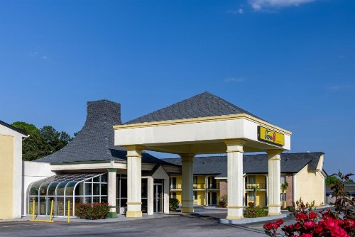 Howard Johnson by Wyndham McDonough GA - image 17