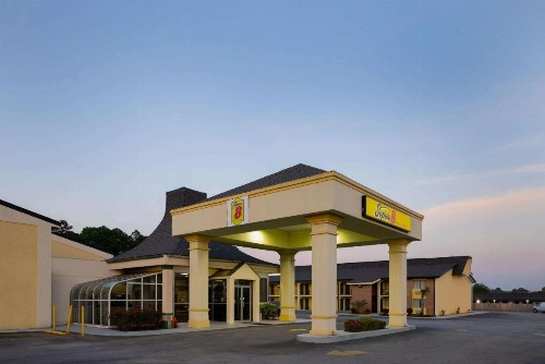 Howard Johnson by Wyndham McDonough GA - image 4