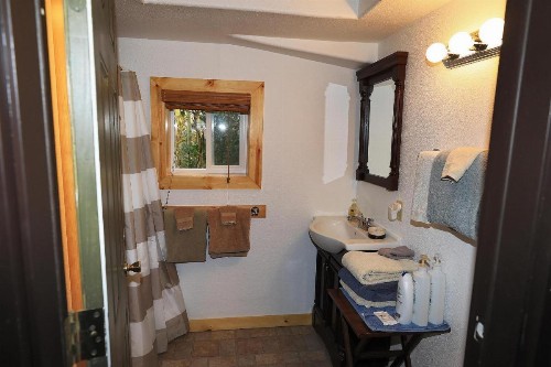 Modern Log Cabin - image 10