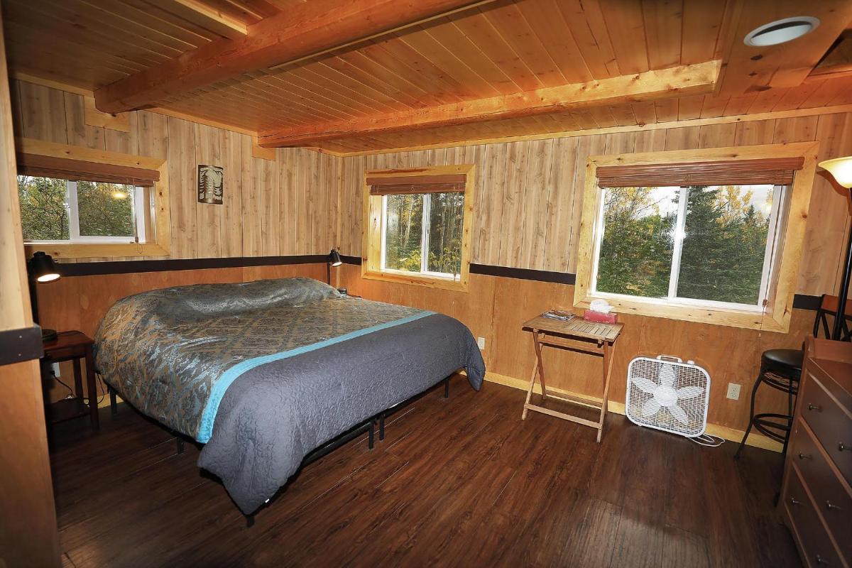 Modern Log Cabin - image 6