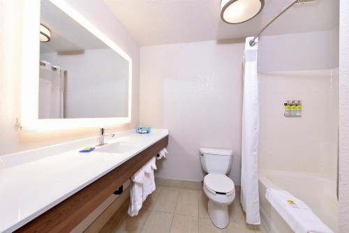 Holiday Inn Express Hotel & Suites Arcata/Eureka-Airport Area an IHG Hotel - image 25
