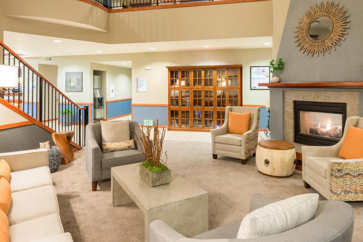 Holiday Inn Express Hotel & Suites Arcata/Eureka-Airport Area an IHG Hotel - image 4
