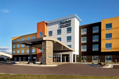Fairfield Inn & Suites by Marriott McPherson - image 3