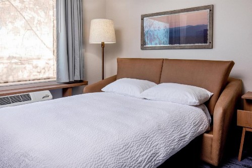 Fairfield Inn & Suites by Marriott McPherson - image 5