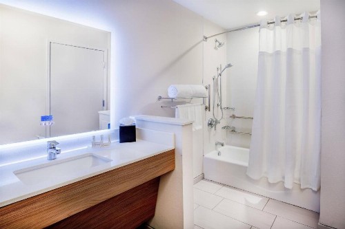 Fairfield Inn & Suites by Marriott McPherson - image 7