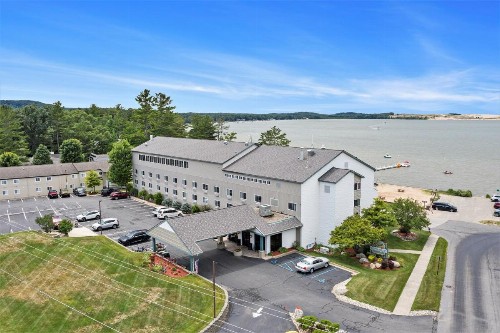 Dunes Waterfront Resort - image 1
