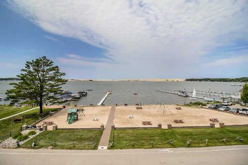 Dunes Waterfront Resort - image 10
