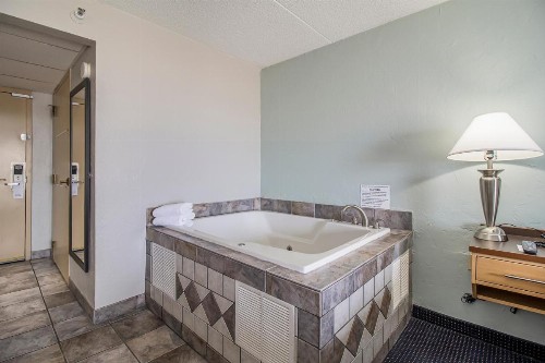 Dunes Waterfront Resort - image 18