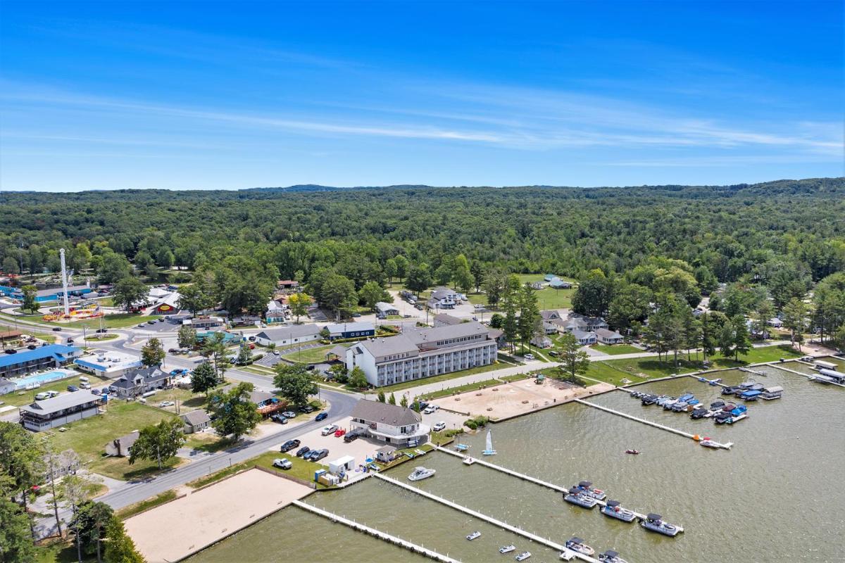 Dunes Waterfront Resort - image 2