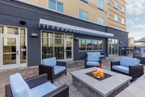 Fairfield Inn & Suites by Marriott Mebane - image 2