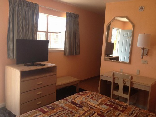 Copa Budget Inn - image 7