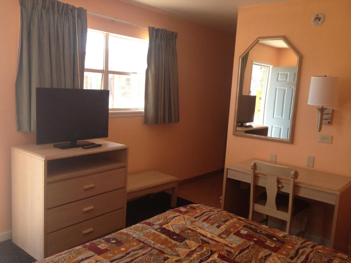 Copa Budget Inn - image 7