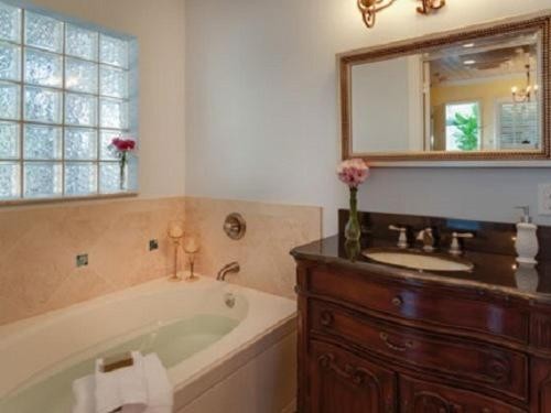 SeaGlass Inn Bed and Breakfast - image 12