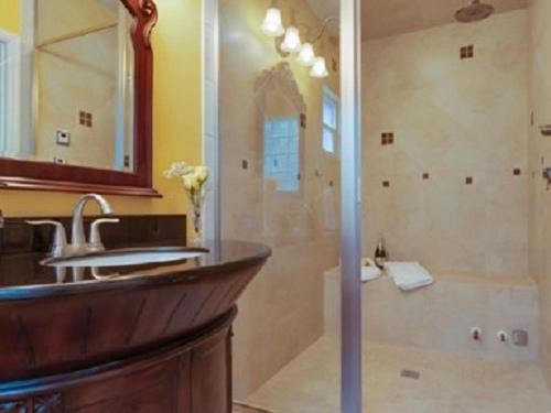 SeaGlass Inn Bed and Breakfast - image 2