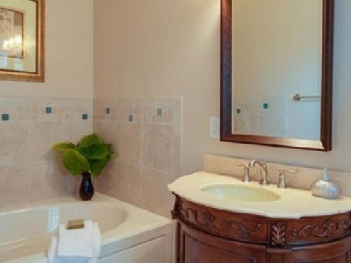 SeaGlass Inn Bed and Breakfast - image 7