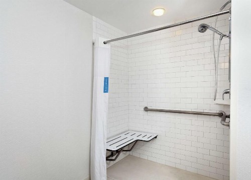 Hampton Inn Melbourne - image 12