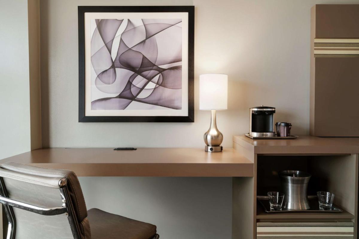 Hilton Melbourne - image 2