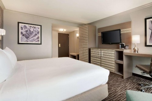 Hilton Melbourne - image 8