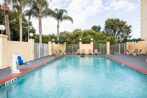 La Quinta by Wyndham Melbourne Viera - image 12