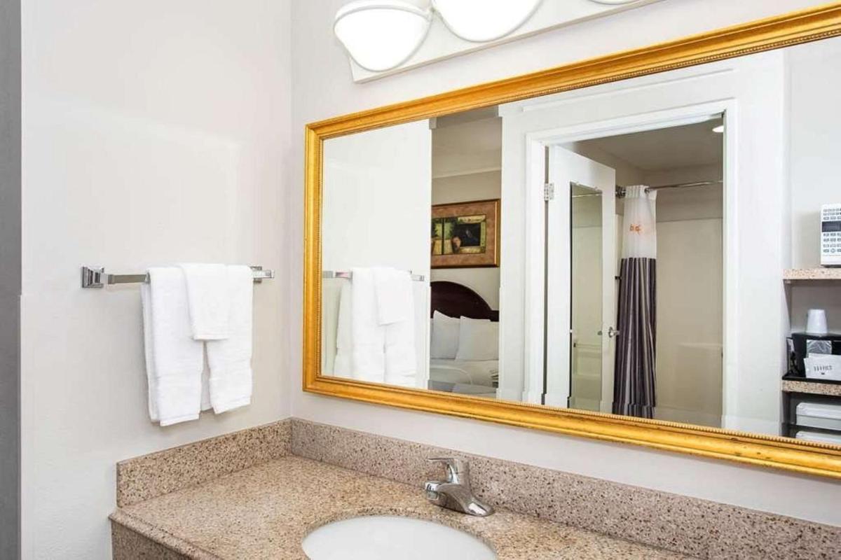 La Quinta by Wyndham Melbourne Viera - image 5