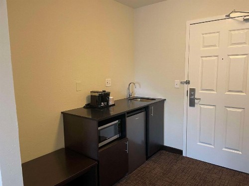 Suburban Extended Stay Hotel Melbourne Airport - image 16