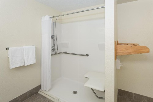 Days Inn by Wyndham Melbourne - image 27