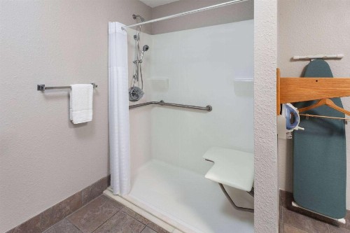 Days Inn by Wyndham Melbourne - image 4