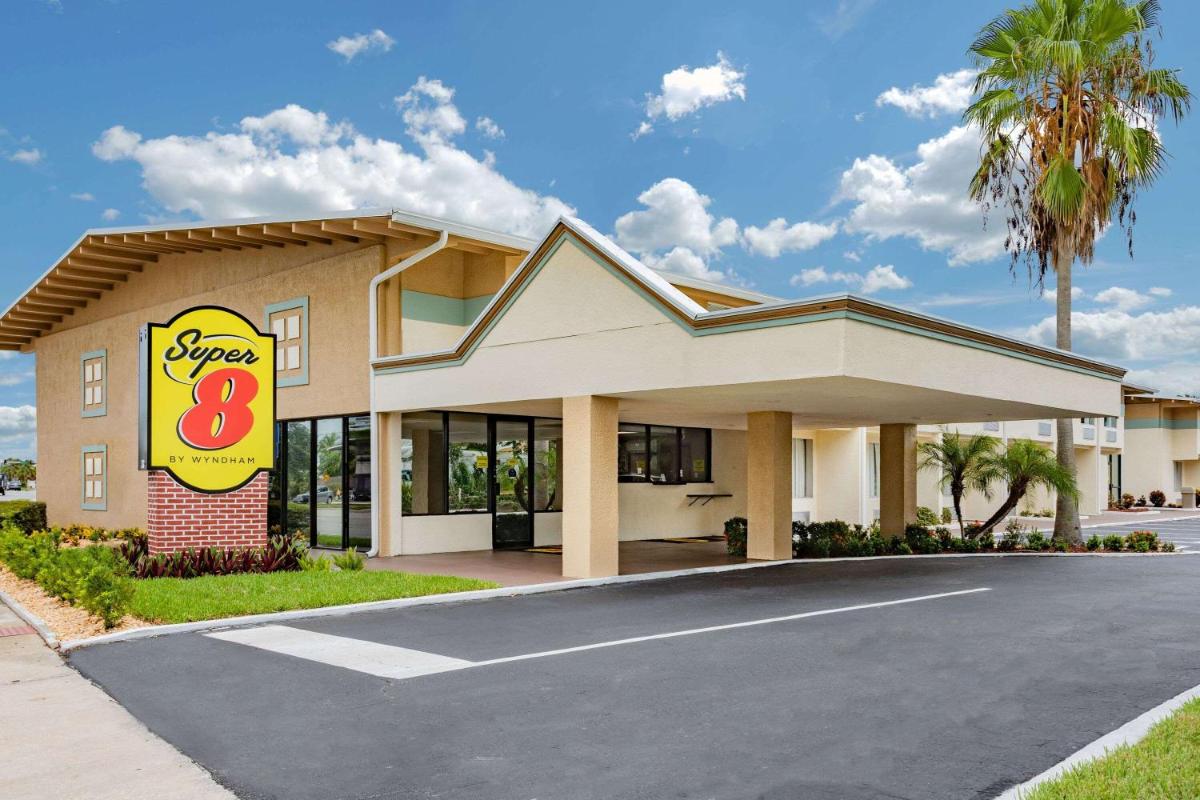 Super 8 by Wyndham Melbourne - main image