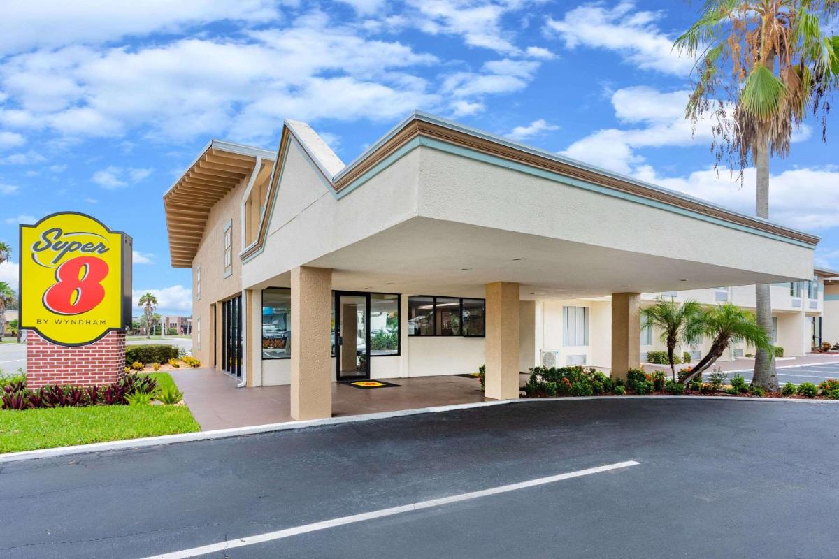 Super 8 by Wyndham Melbourne - image 2