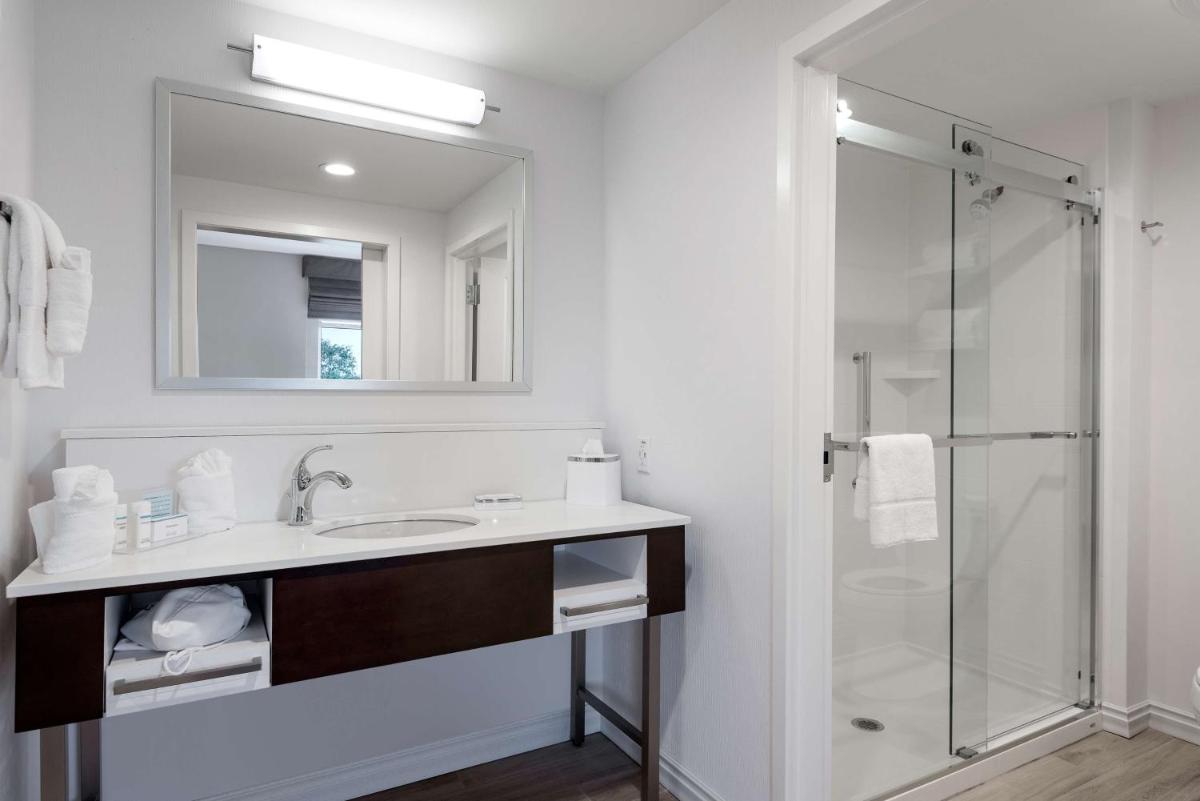 Hampton Inn & Suites West Melbourne-Palm Bay Road - image 2