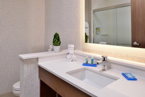 Holiday Inn Express Melbourne West an IHG Hotel - image 44