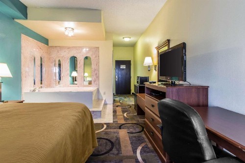 Quality Inn & Suites Memphis East - image 12
