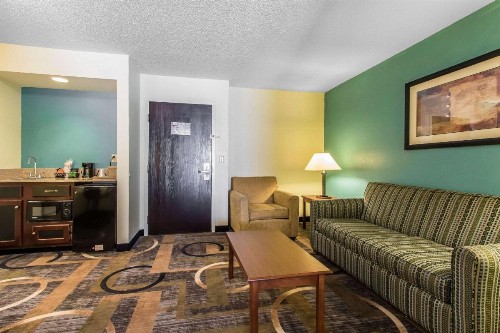 Quality Inn & Suites Memphis East - image 19
