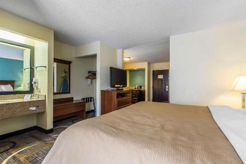 Quality Inn & Suites Memphis East - image 25