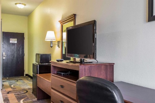 Quality Inn & Suites Memphis East - image 26