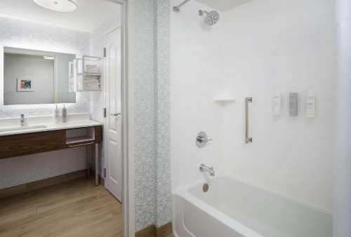 Hampton Inn & Suites Memphis-Shady Grove - image 42