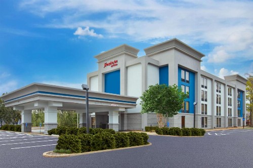Hampton Inn Memphis Poplar - image 1