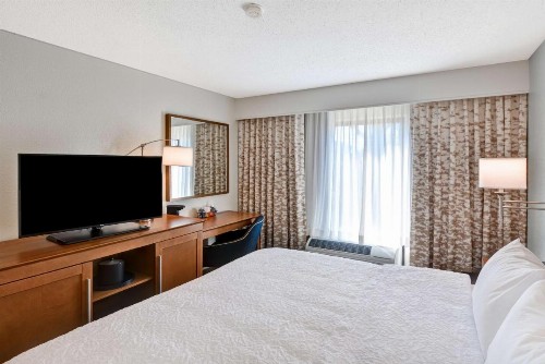 Hampton Inn Memphis Poplar - image 18