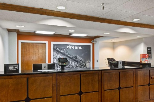 Hampton Inn Memphis Poplar - image 7