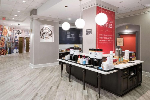 Hampton Inn & Suites Memphis-Beale Street - image 11