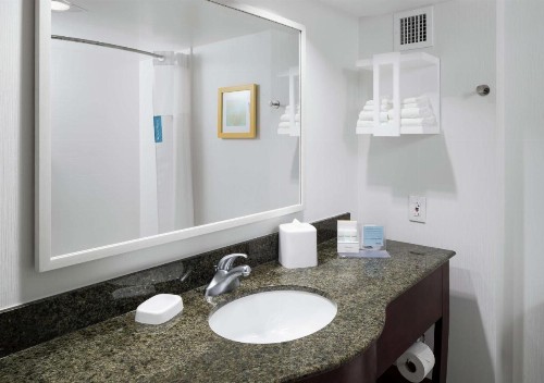 Hampton Inn & Suites Memphis-Beale Street - image 25