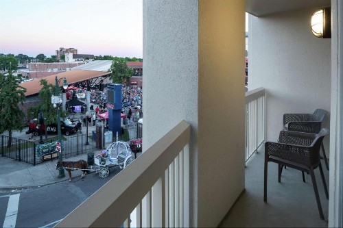 Hampton Inn & Suites Memphis-Beale Street - image 31