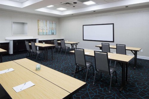 Hampton Inn & Suites Memphis-Beale Street - image 49