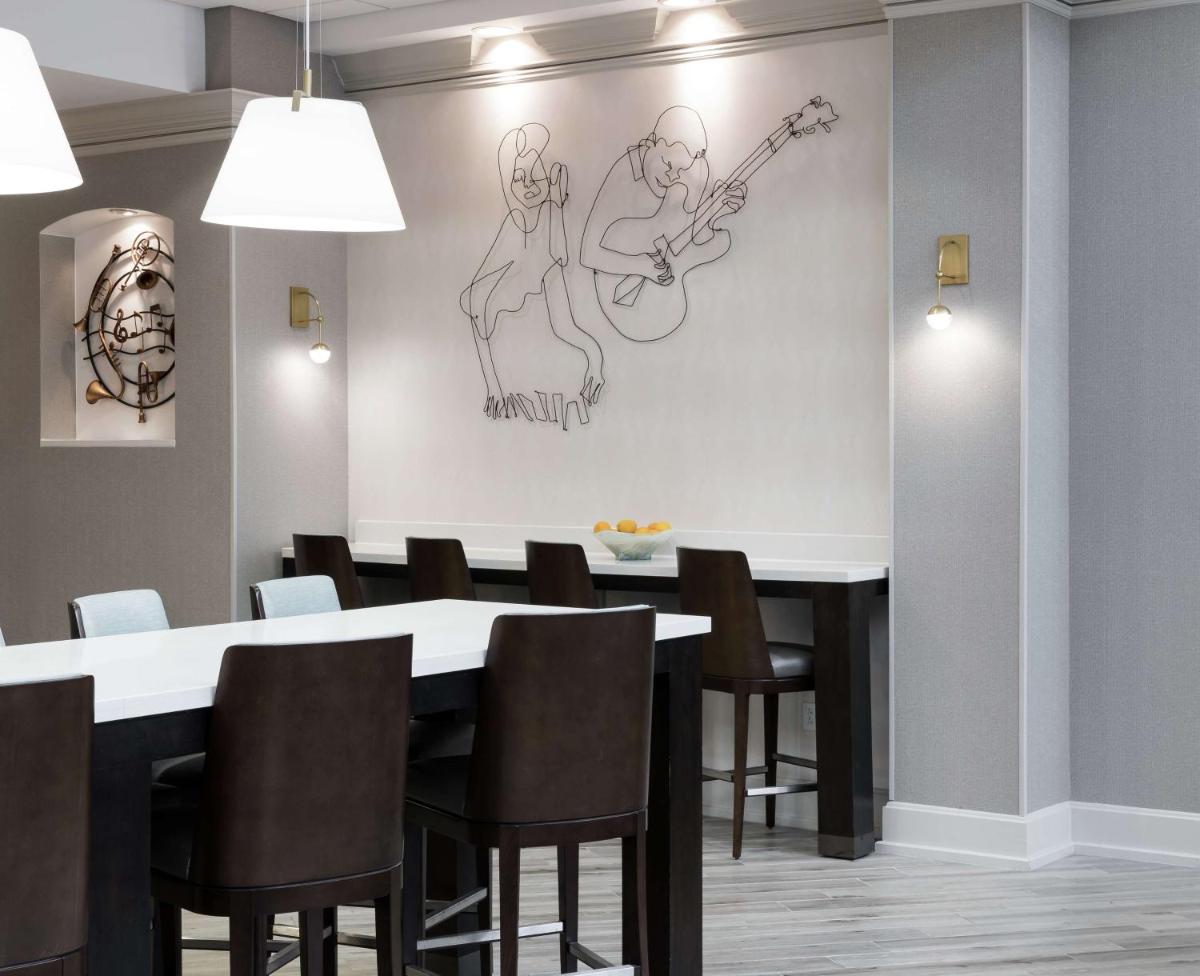 Hampton Inn & Suites Memphis-Beale Street - image 6